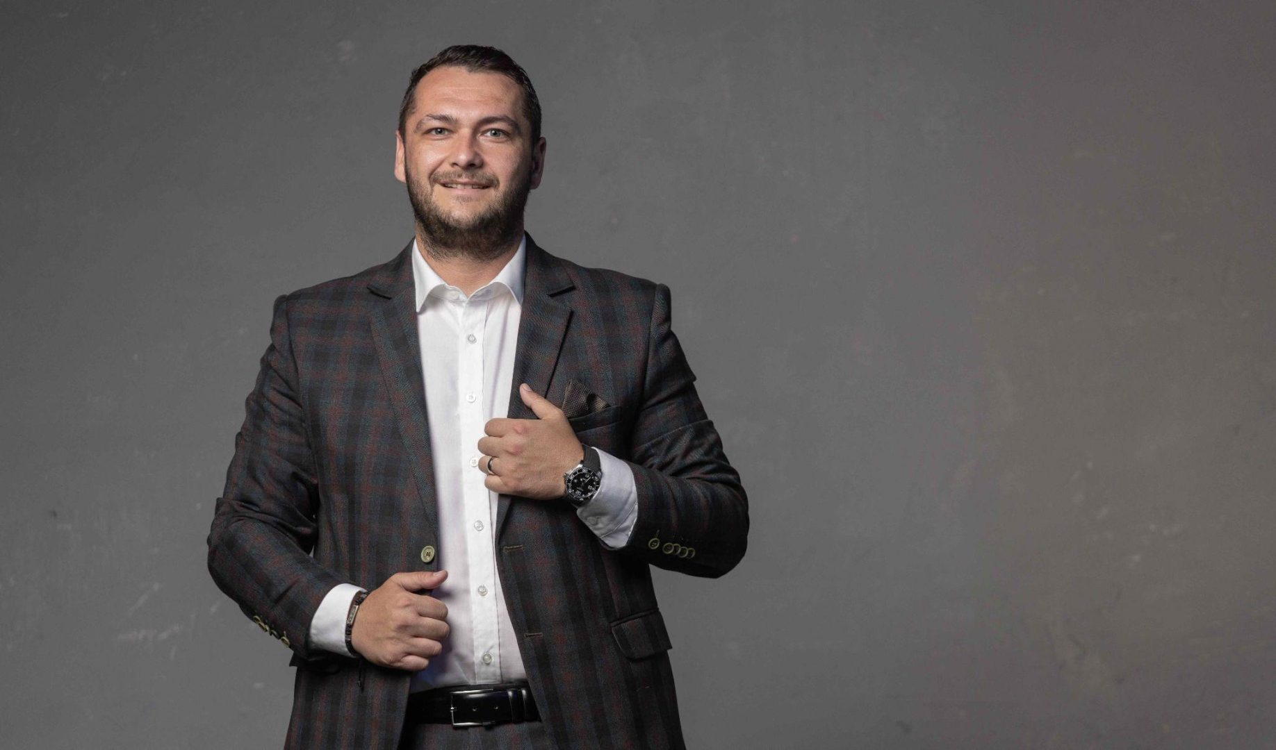 Bogdan Steriopol – „Half-truths este arma preferată a manipulatorilor: un sâmbure de adevăr și o mare de minciuni”